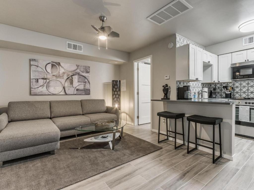 Quiet Modern Heavenly Paradise Love and Balcony Near Lake, Mall, Food, Entertainment! image