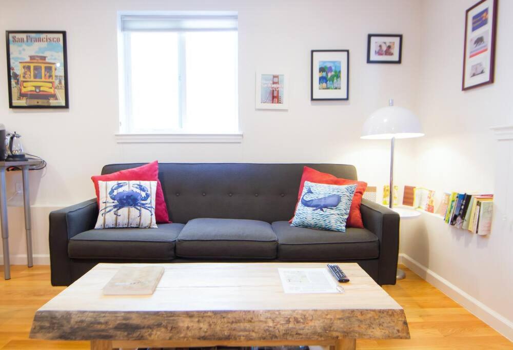 1br in quaint area, subway 12 mins to downtown, free EVcharge image
