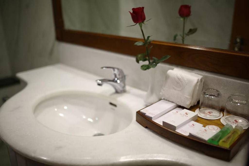 Sunny 1 Hotel HN - by BAY LUXURY