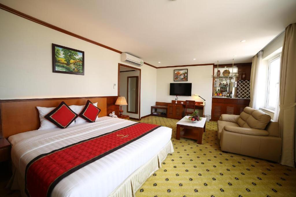 Sunny 1 Hotel HN - by BAY LUXURY