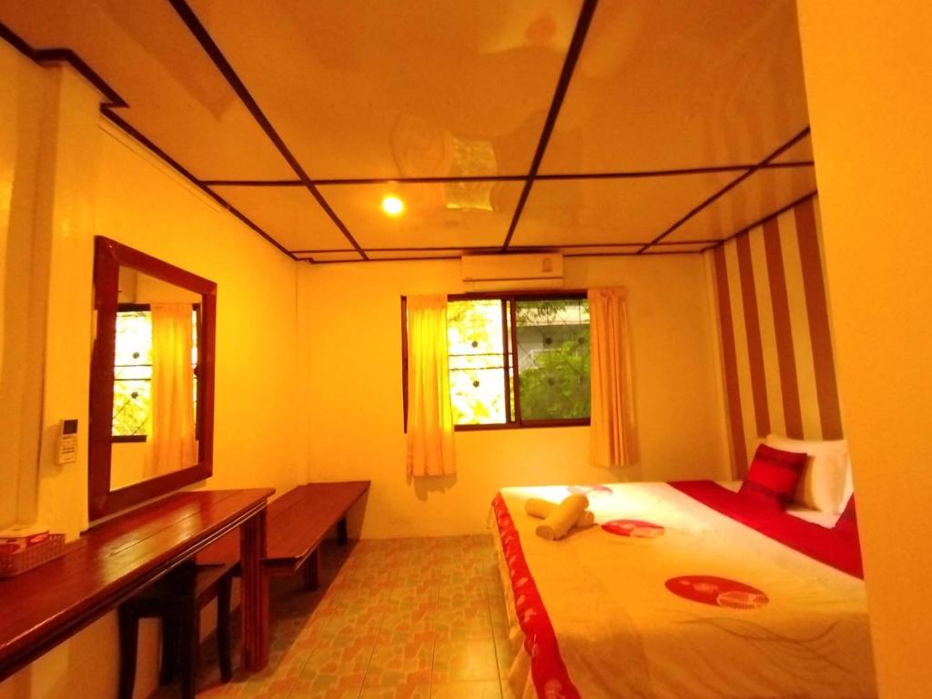 Ploy Inn Koh Chang - Tap to explore photos
