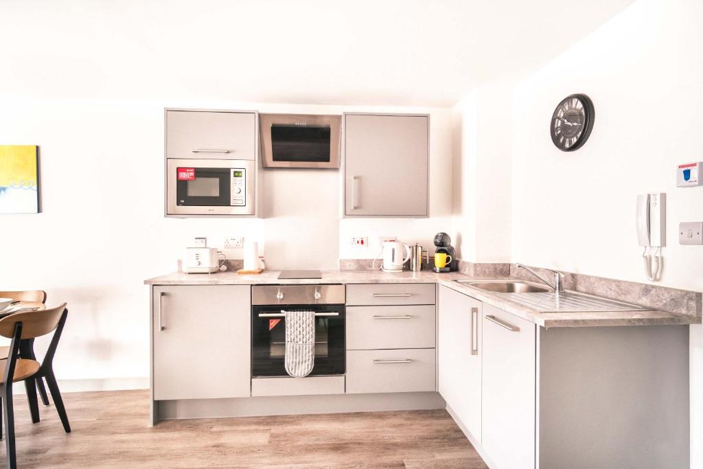Fabulous 1 Bed Apartment in Liverpool Centre - Tap to explore photos