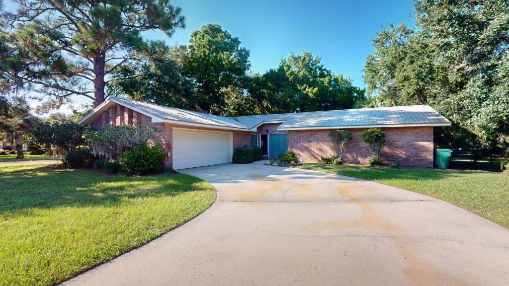 Dixies Retreat 3 Bedroom Home image