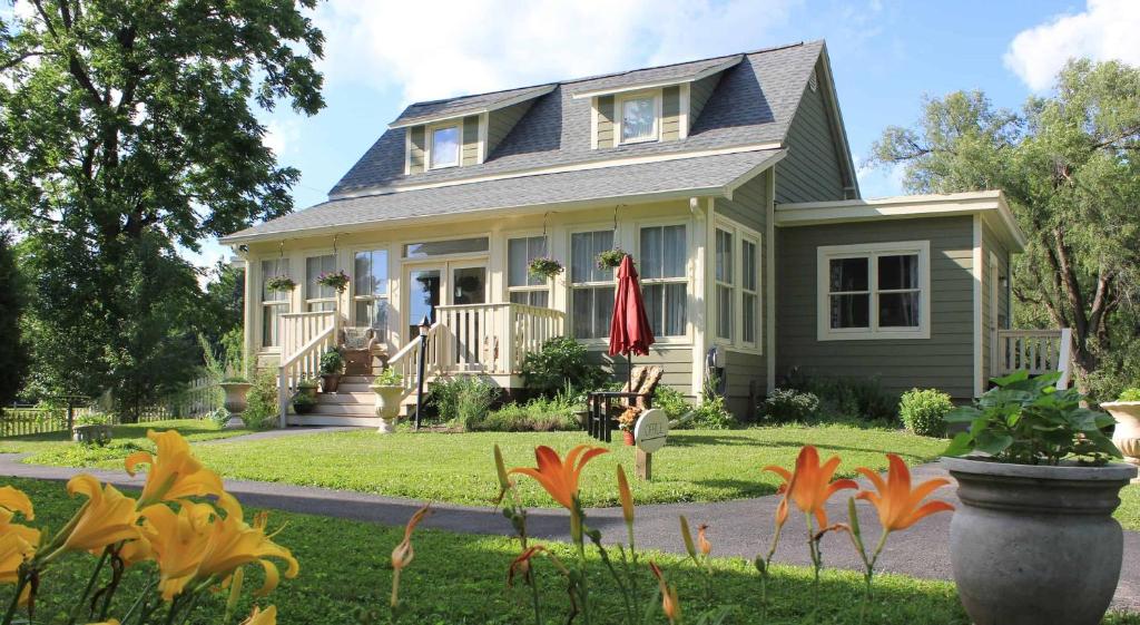 Prairie Guest House image