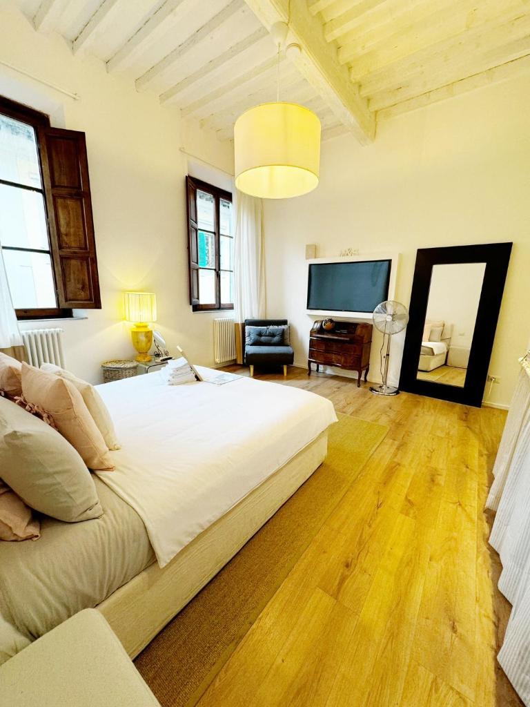Boutique Room - Centro Storico 20 min da Firenze - Tap to explore photos