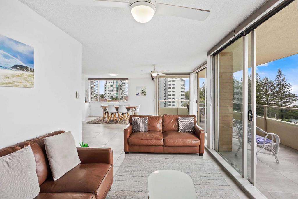 Iconic Burleigh Beachfront, 2 Bedroom Apartment - Tap to explore photos