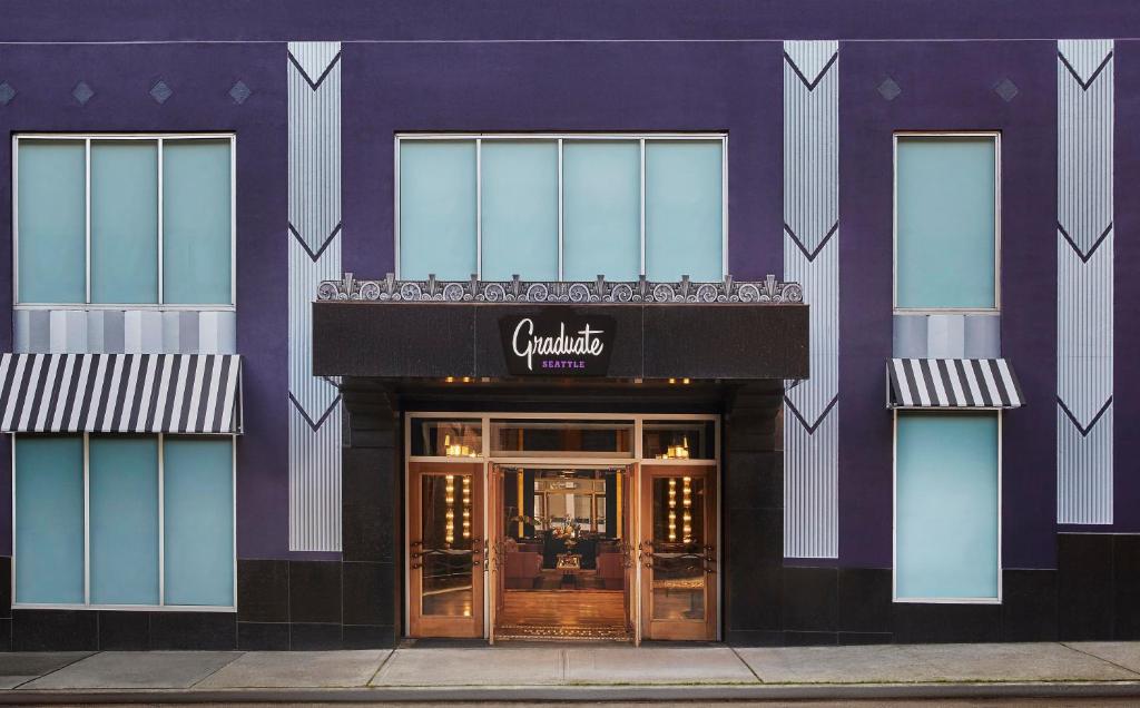 Graduate by Hilton Seattle - Tap to explore photos