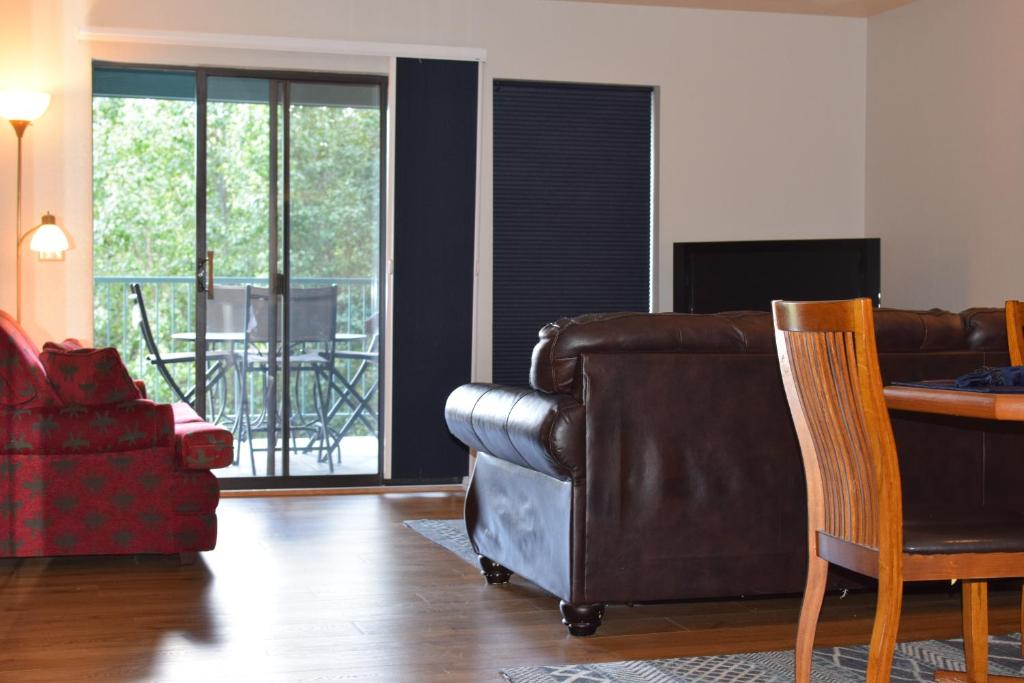 Grant's Condo in The Greens image
