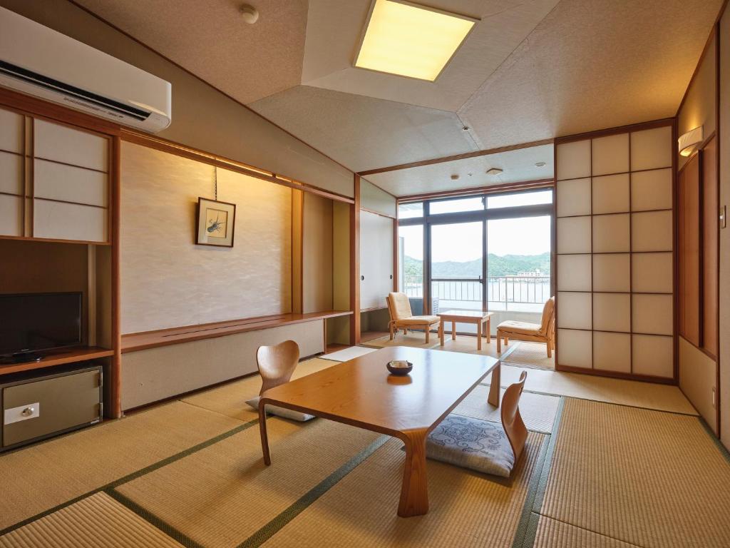 Hotel Urashima Room Type - Japanese-Style Family Room - Main Building - Non-Smoking