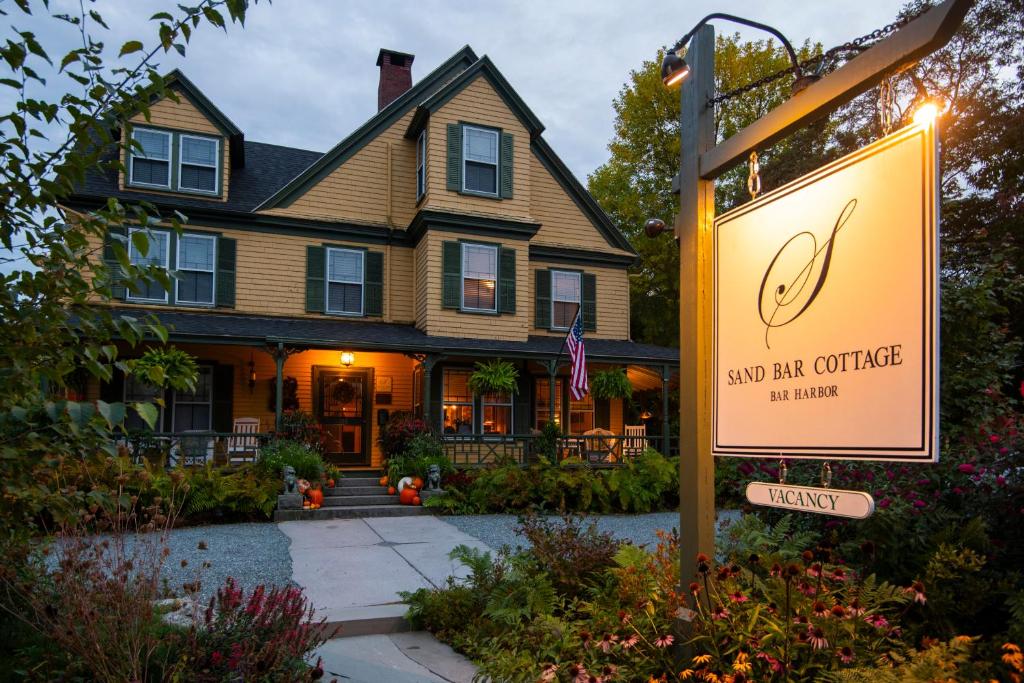 Sand Bar Cottage Inn image