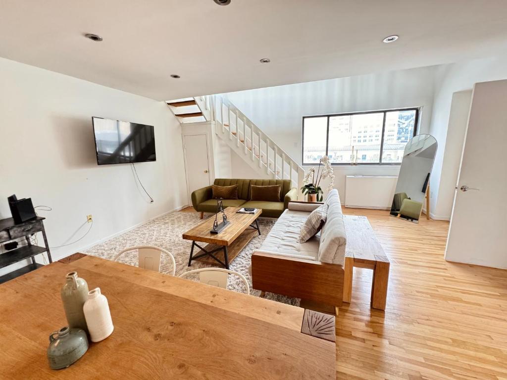 Stylish Duplex Penthouse with large Outdoor Space image