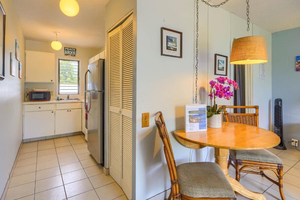Comfortable Beach Couples Studio Island Retreat-Beach Gear Included - Tap to explore photos