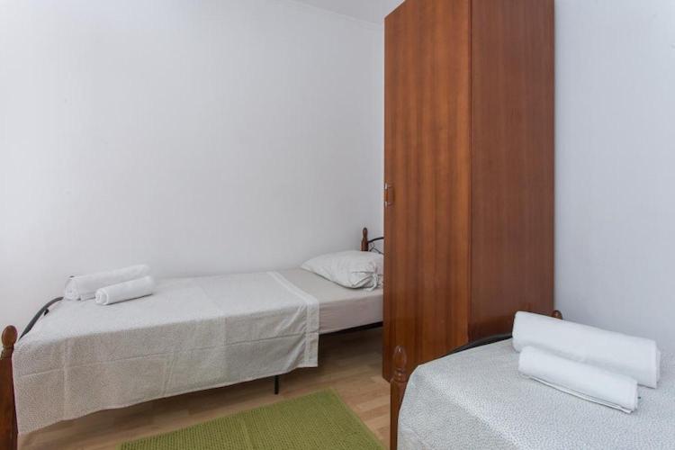 Apartment Hladilo Nostalgia - Comfort Two-Bedroom Apartment with Terrace and Partial Sea View