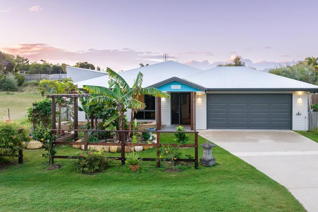 Agnes Retreat - 4 BR - Boat Parking - Walk to Beach