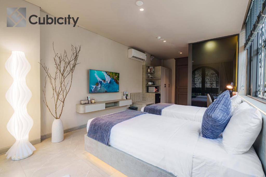 Cubicity Wall Street House