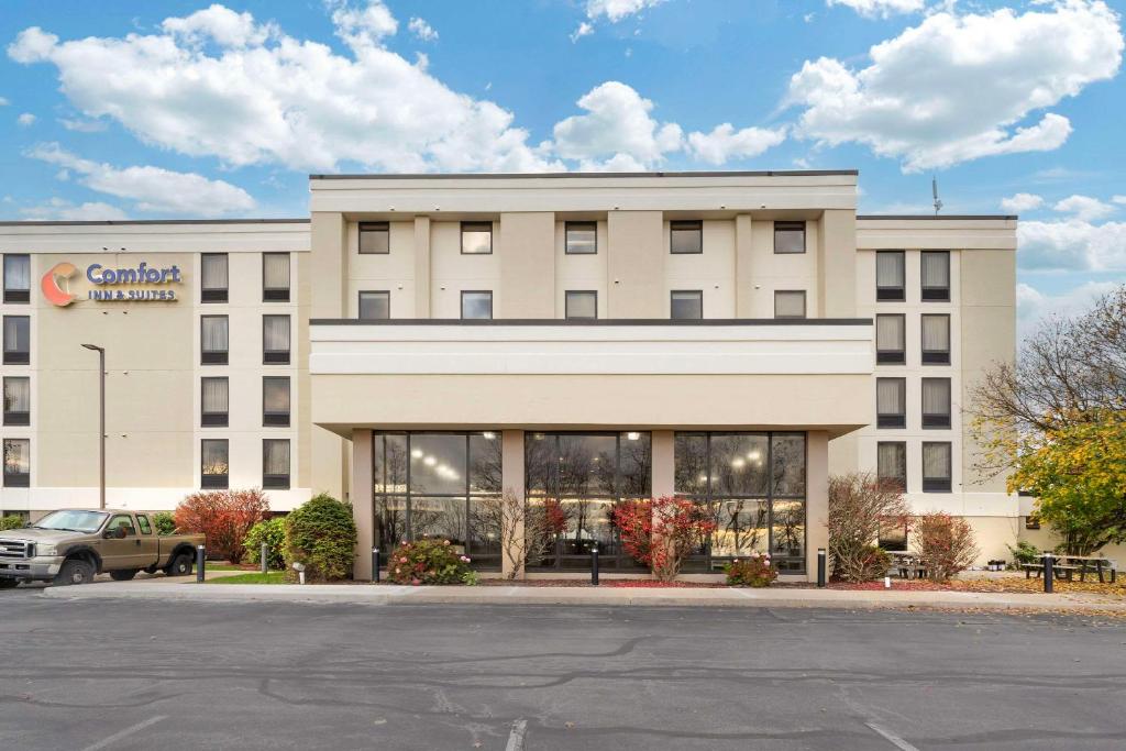 Comfort Inn & Suites image