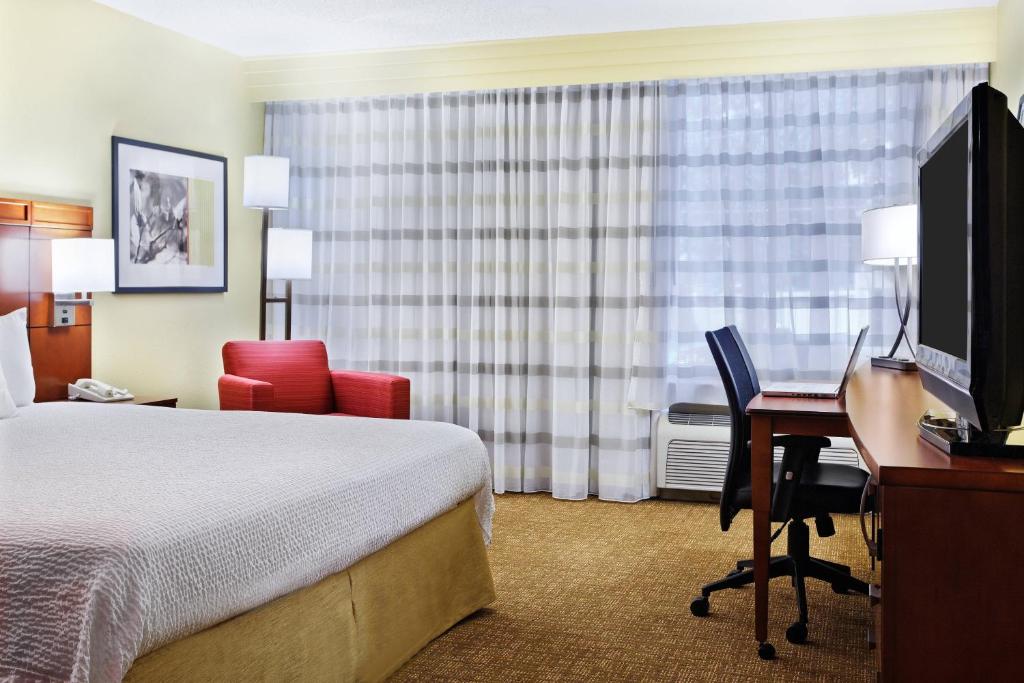 Courtyard by Marriott Houston Brookhollow image