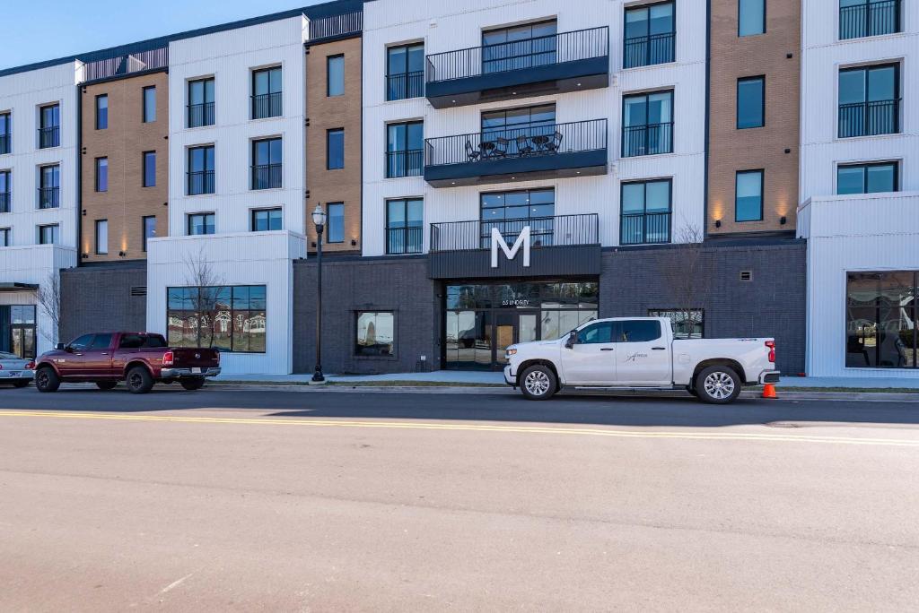 Downtown Dolly - Stylish Airy and Cozy image