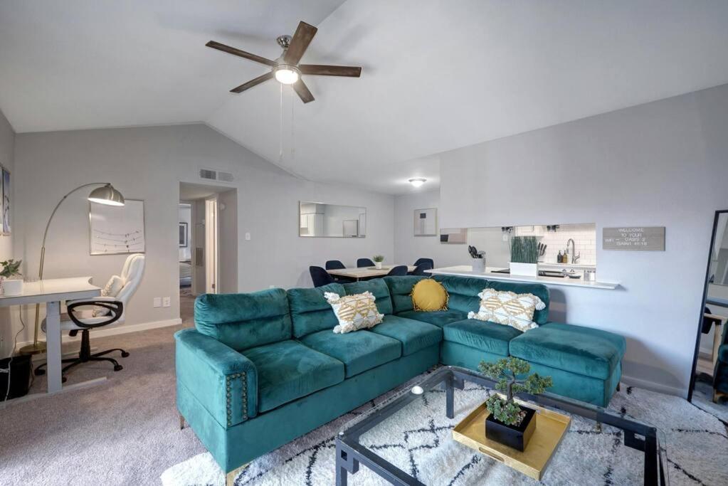 NEW Stylish SoLa Oasis with Pool View, Gym and Office image