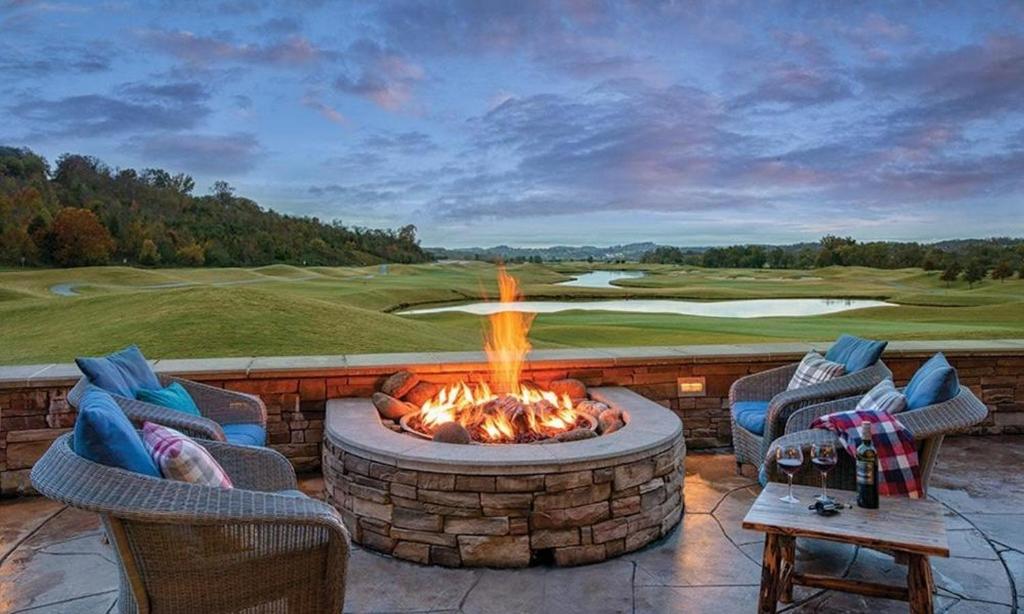 Great Smokies Lodge Sevierville by HelloVacay image