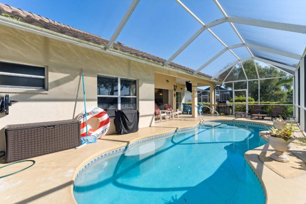Fantastic Weekly Rental Pool Home in Falcons Glen of Lely - Naples, Florida! image