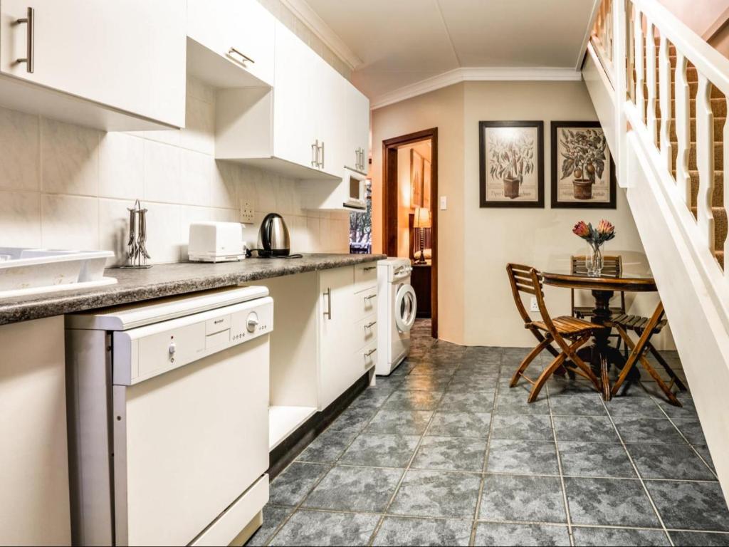 Avemore Island Apartment Sedgefield - Tap to explore photos