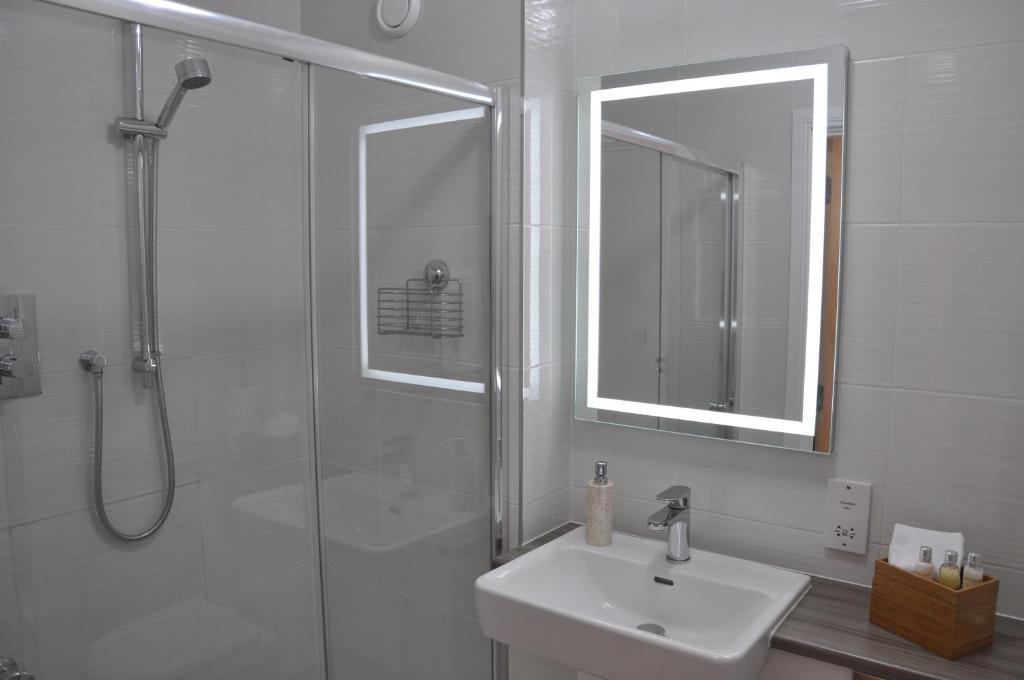 Westgate Apartments Birchlee photo 1