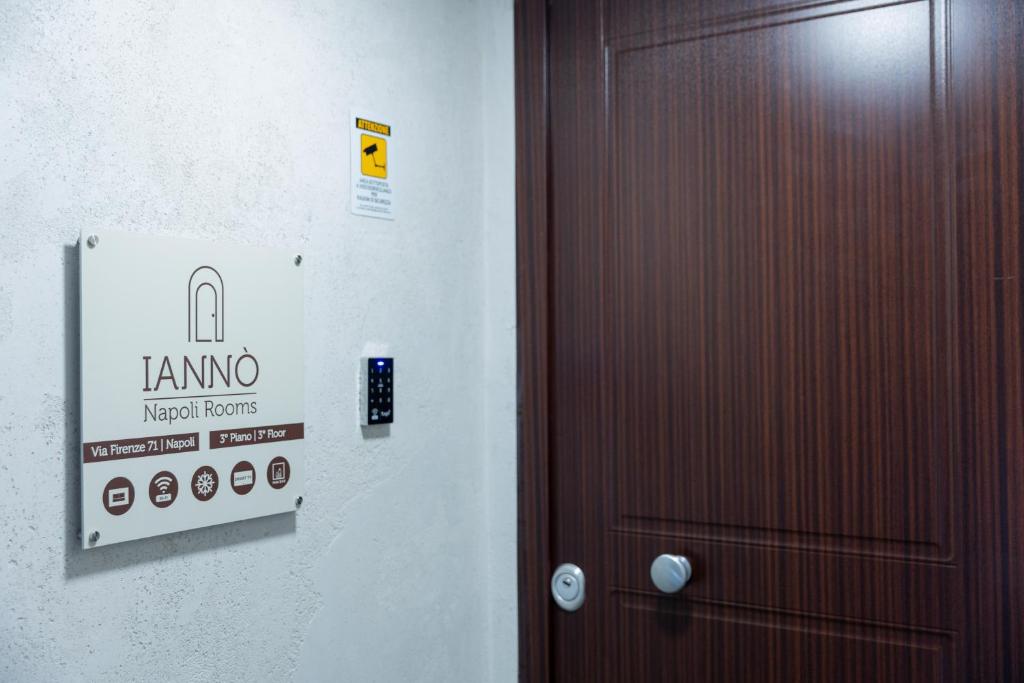 Iannò Napoli Rooms - Tap to explore photos