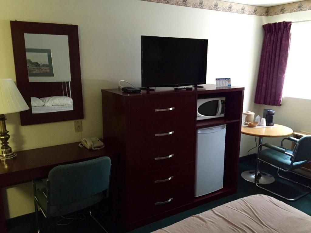 Colonial Inn photo 4