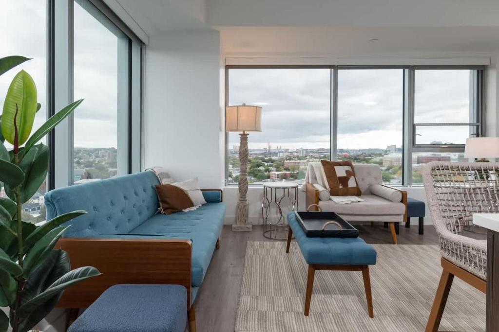 High Rise Retreat w City Skyline Views Shared Gym image