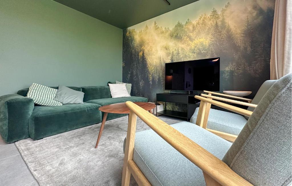 2 Bedroom Beautiful Apartment In Bièvre photo 2