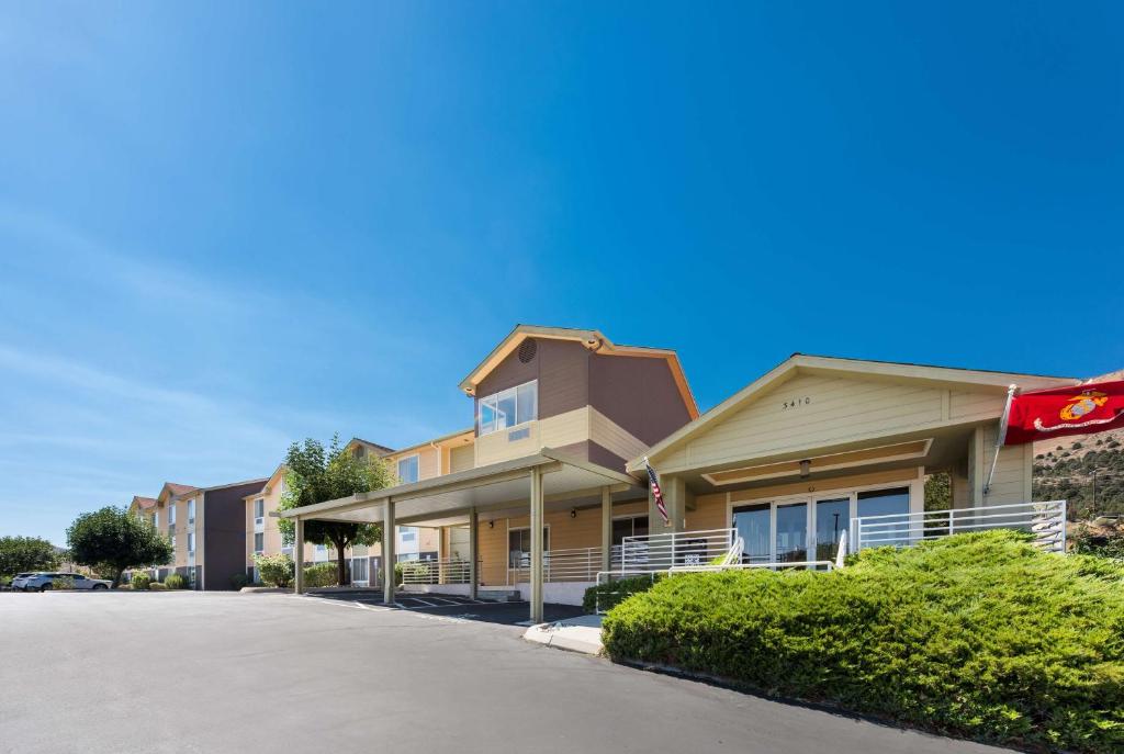 Best Western Topaz Lake Inn image