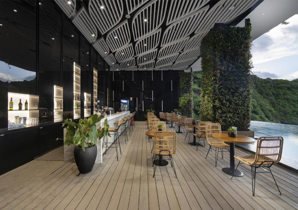 Flamingo Cat Ba Beach Resort