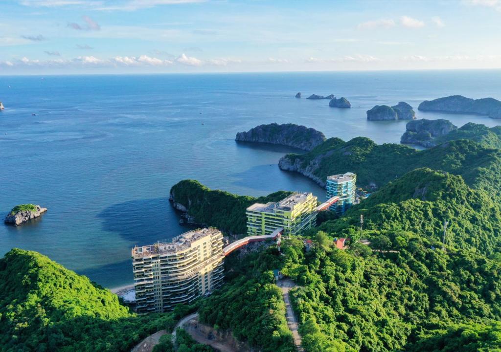 Flamingo Cat Ba Beach Resort