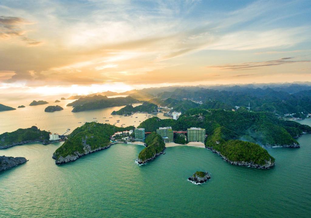 Flamingo Cat Ba Beach Resort