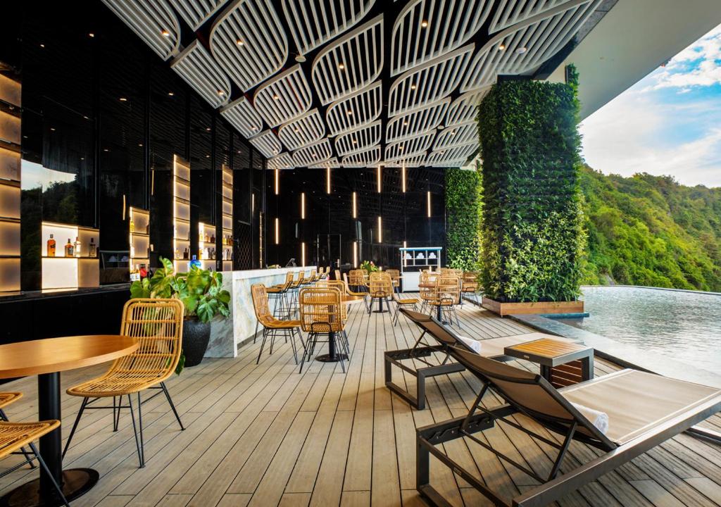 Flamingo Cat Ba Beach Resort