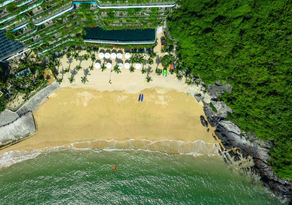 Flamingo Cat Ba Beach Resort