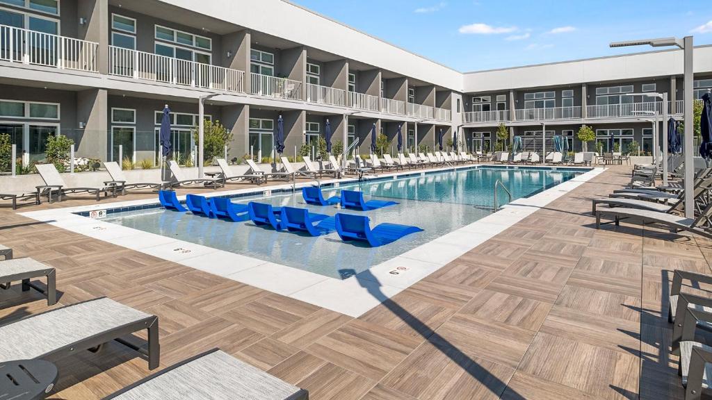 20Midtown Apartments by Barsala image