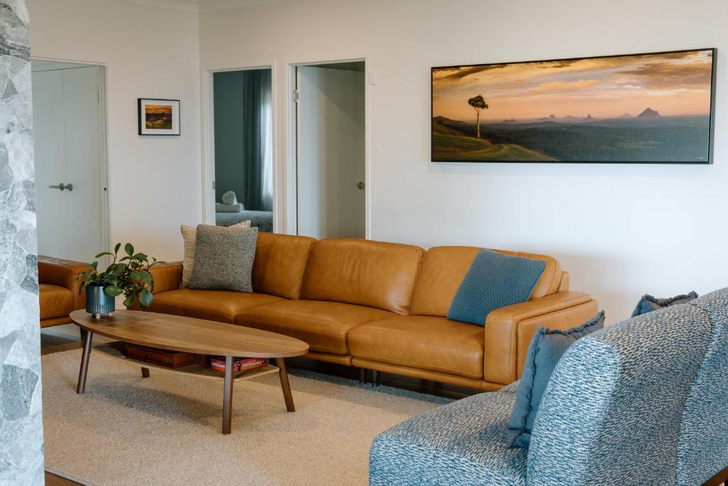 Executive Paradise High on Hill with Incredible Views, Firepit & Games Perfect for groups of Family and Friends photo 3