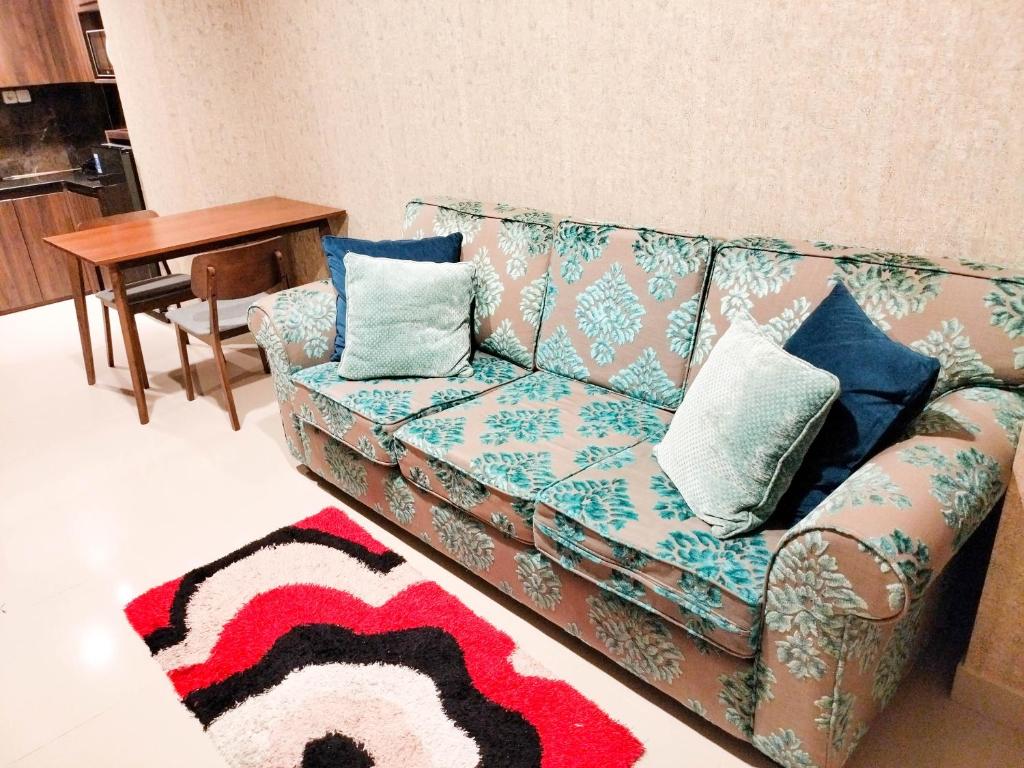 Comfort and Simply 1BR at Patraland Amarta Apartment By Travelio photo 3