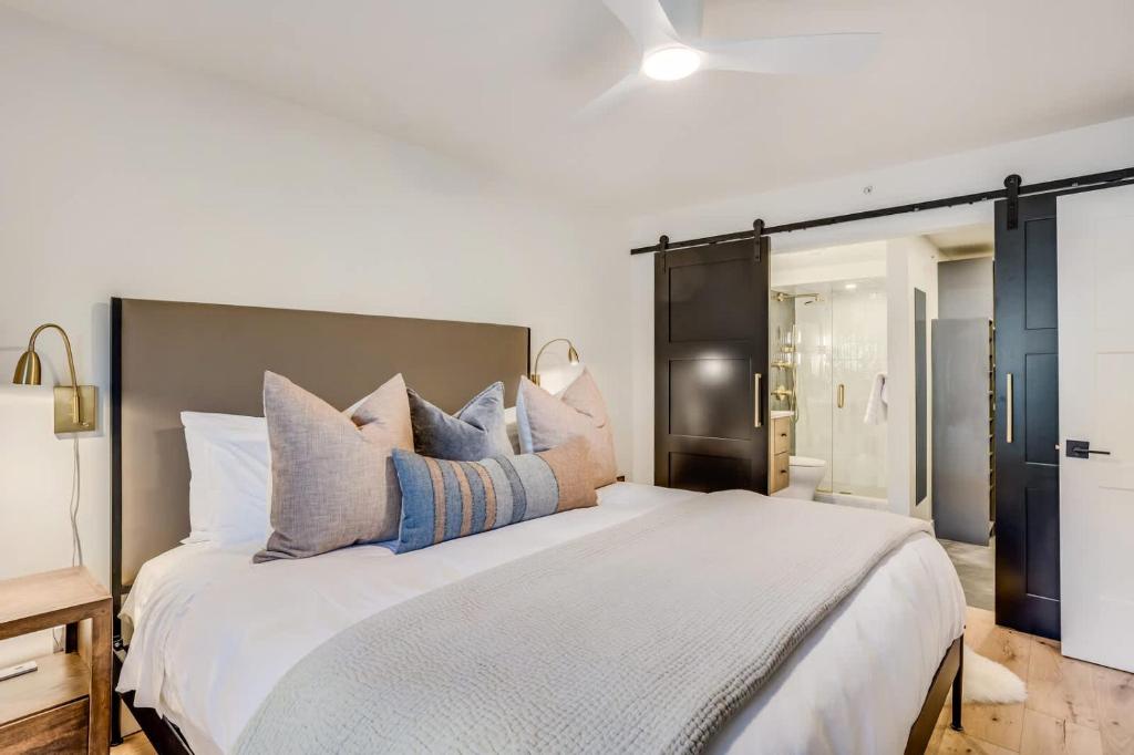 Modern 2 BR in Aspen Core Walk Everywhere image