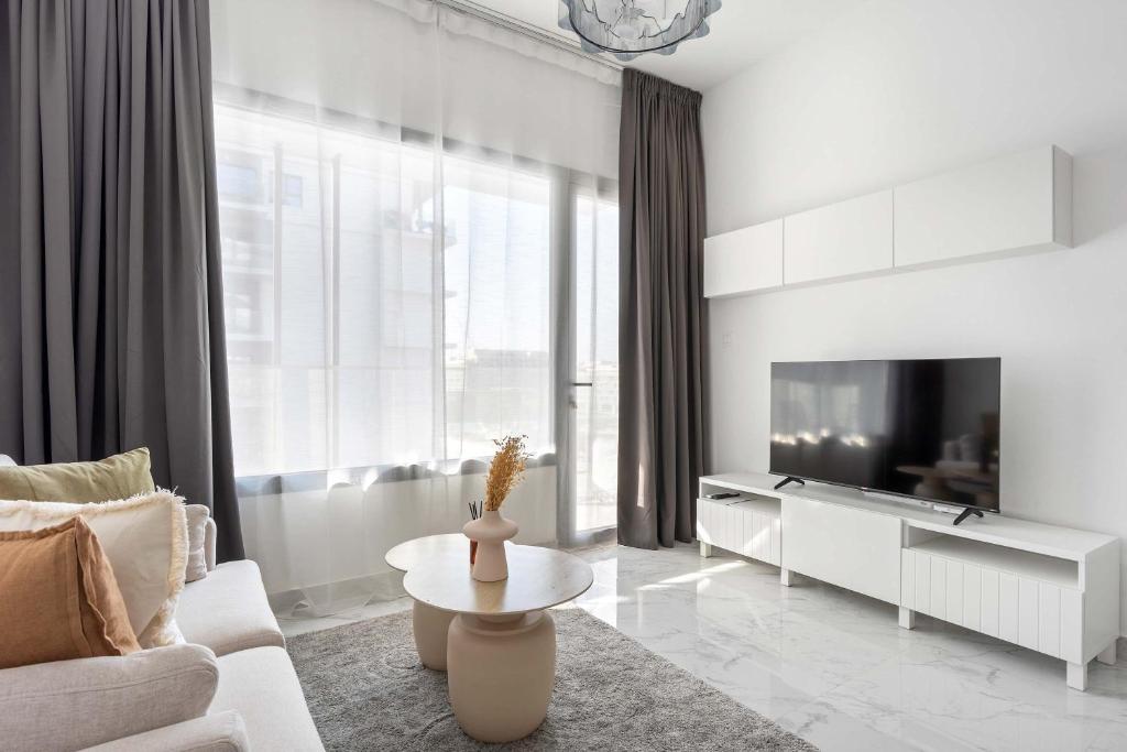 Silkhaus Chic 1BDR in Oasis Tower in Masdar City photo 2