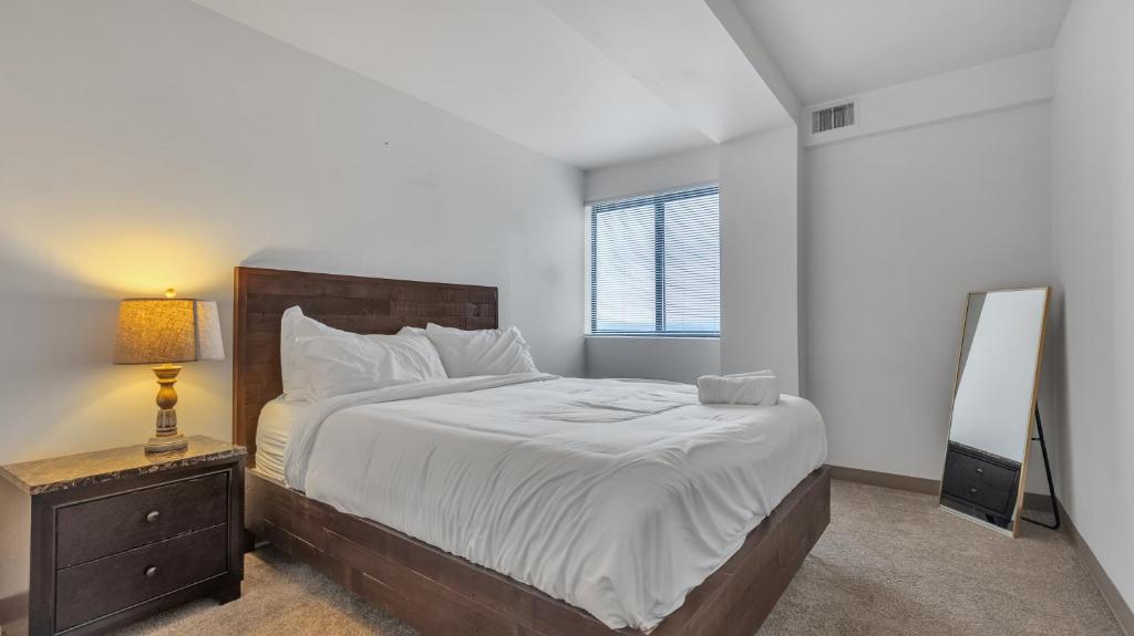 Pp 2006 Beautiful Professional 1br Apt, Pool image