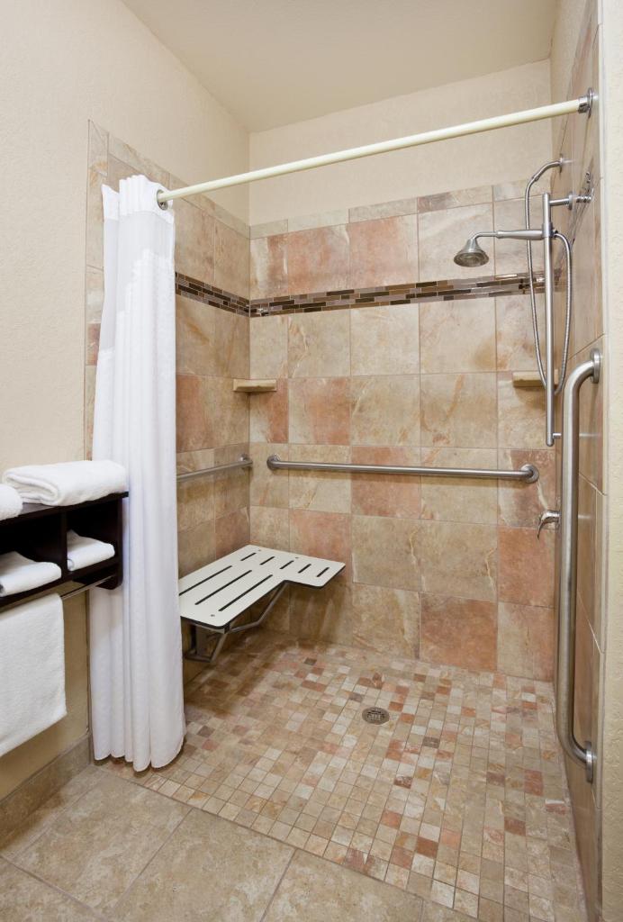 Holiday Inn Express & Suites Aberdeen, an IHG Hotel photo 1