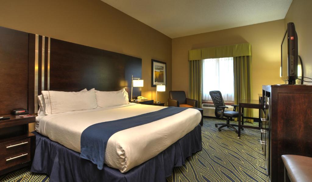 Holiday Inn Express & Suites Midwest City, an IHG Hotel photo 2