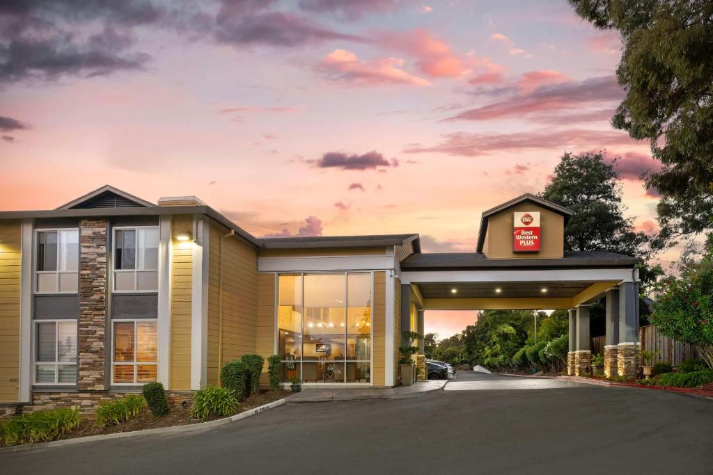 Best Western Plus Heritage Inn image