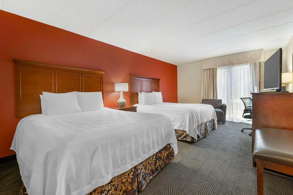 Best Western Plus St. Paul North/Shoreview - Tap to explore photos