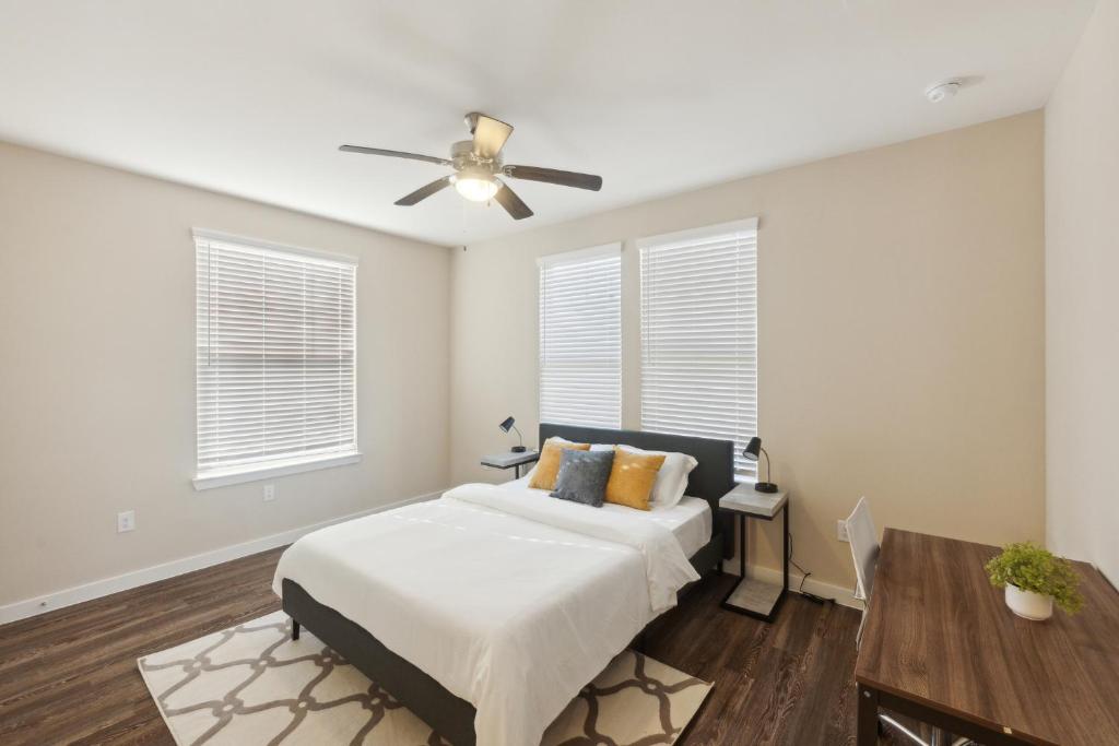 Cullen 4202 I New Construction 2bd Apt I Gated image