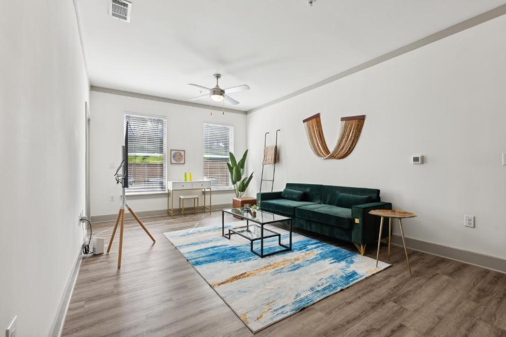 Overlook 3005 Luxe Modern Corporate 2bd Apt image
