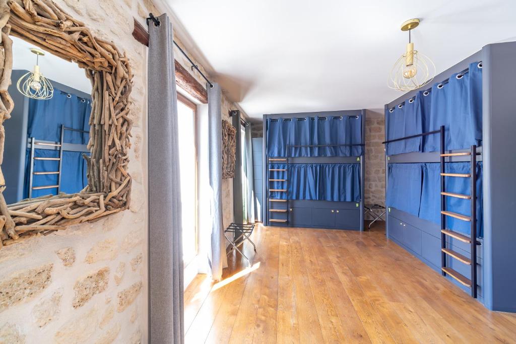 FRATERNiTY-HOTEL Room Type - Bed in 6-Bed Female Dormitory Room